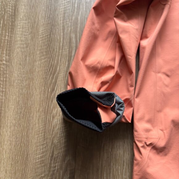 (M) VIEV Gemma Mid-Length Gore-Tex Jacket - for rain/snowsports - Picture 9 of 11